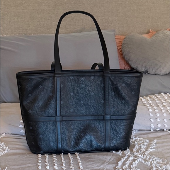 MCM Medium Delmy Visetos Shopper - Picture 3 of 14